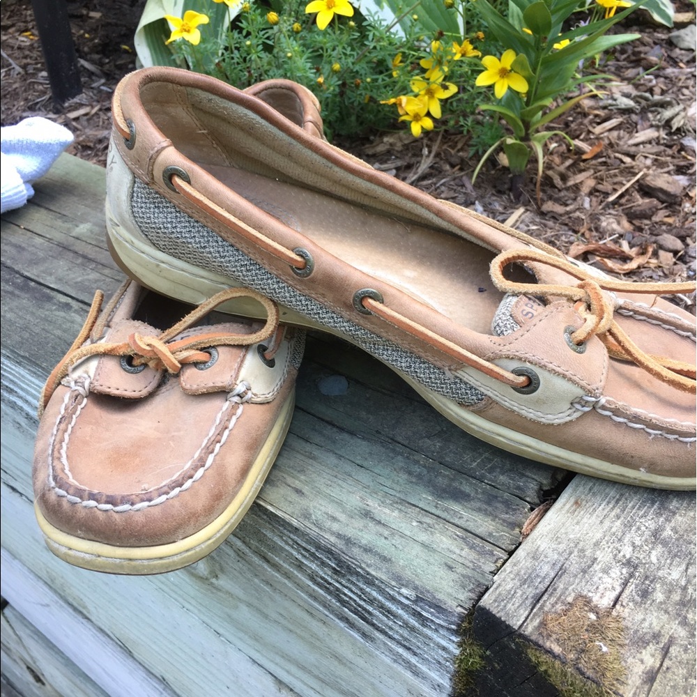 Sperry shoes. Perfect for fall.