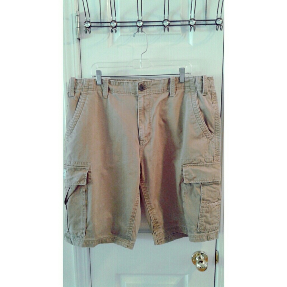 Men's size 40 JNCO Brand khaki Cargo Shorts.