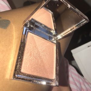 JOUER  (TOPAZ) highlighter (PSA: OFFERS WELCOMED)