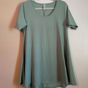 Solid green LuLaRoe perfect T