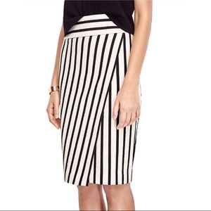 Ann Taylor black & white stripe pencil skirt sz 2