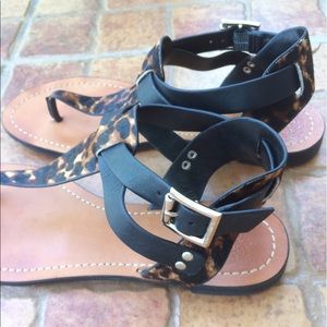 Vince Camuto thong sandal animal print 8.5