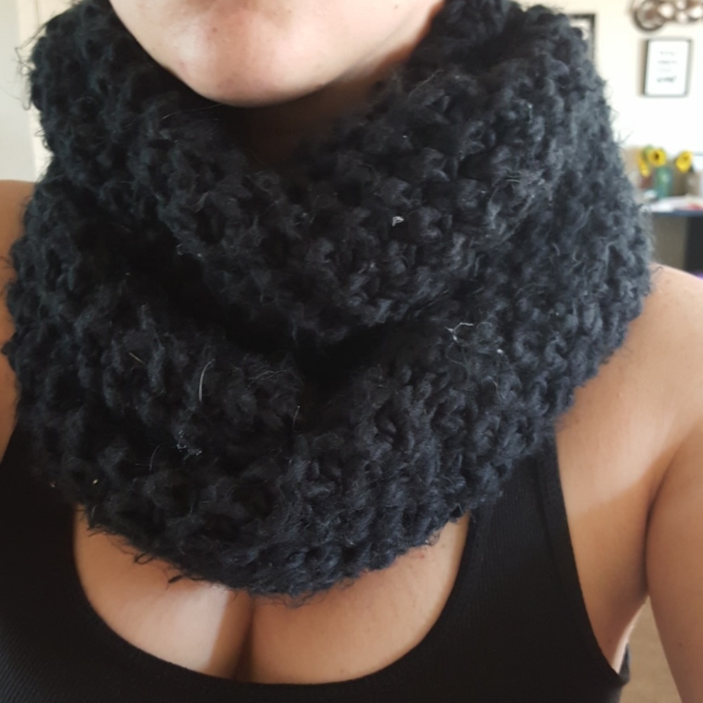 LAST CHANCE ❌❌ Black Infinity Scarf