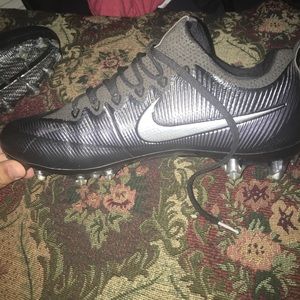 Nike Vapor Untouchable Football Cleat