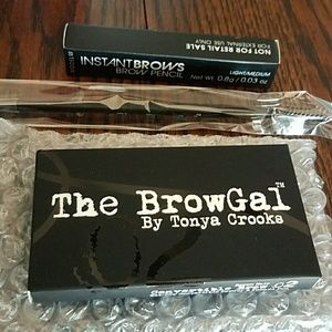 NIB The BrowGal convertible brow 02 with spoolieaw