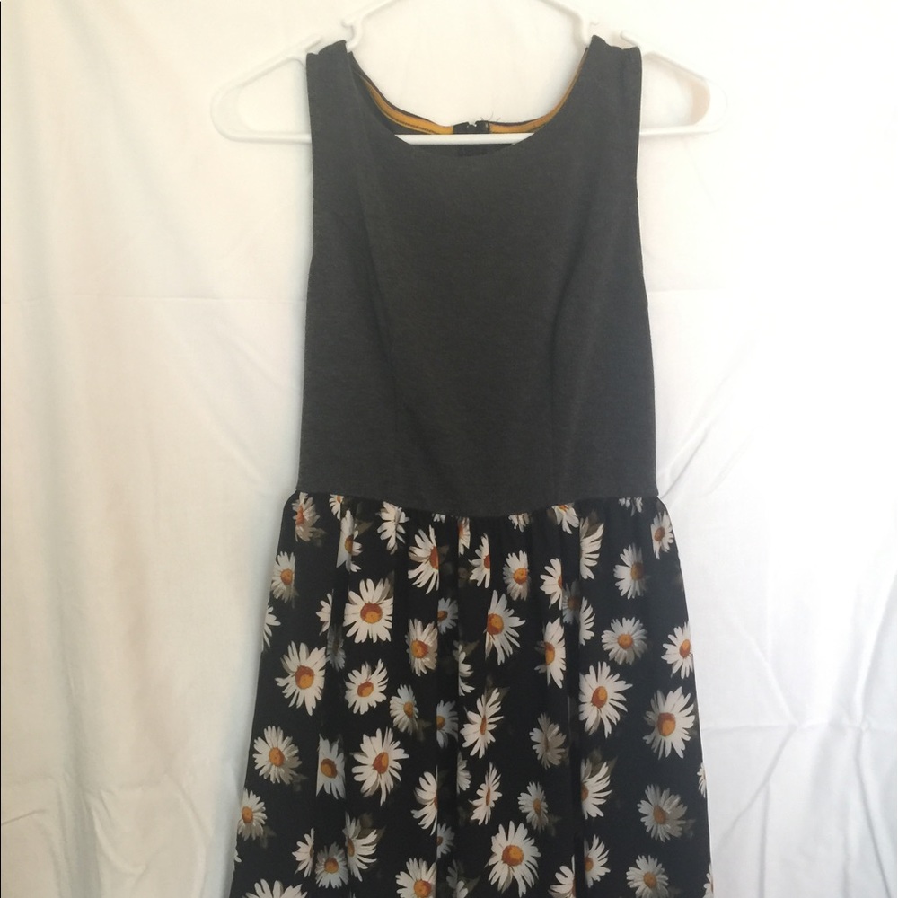 Daisy Sleeveless Dress