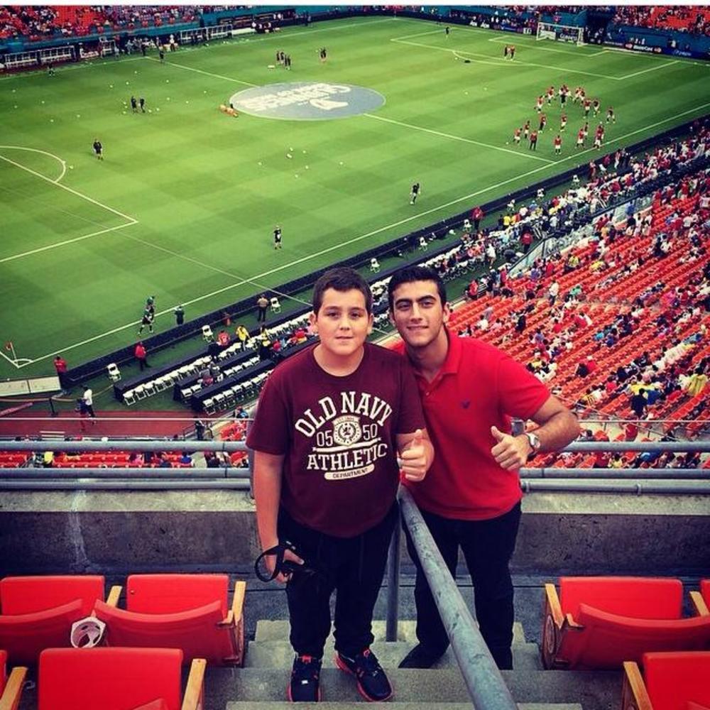 Meet your Posher, Capeto