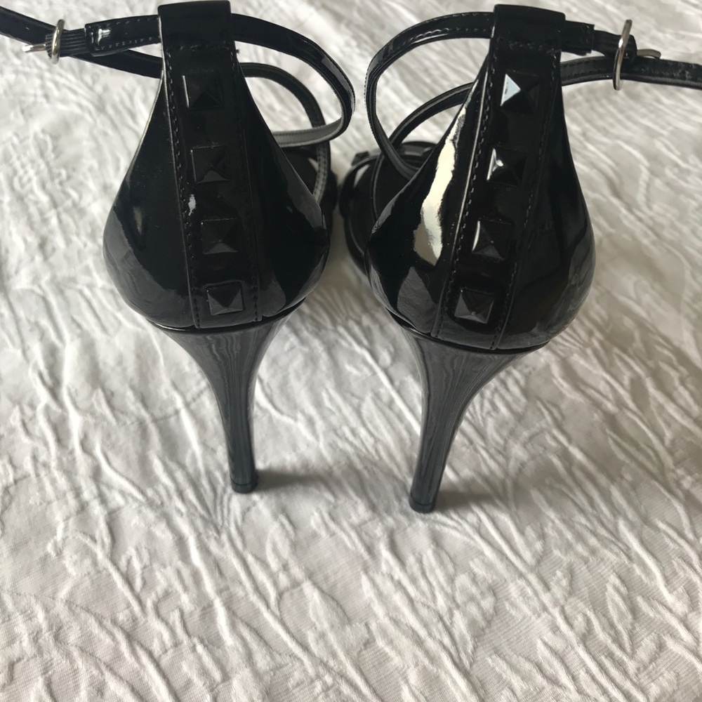 Black strap Steve Madden heels with black studs - Picture 4 of 4