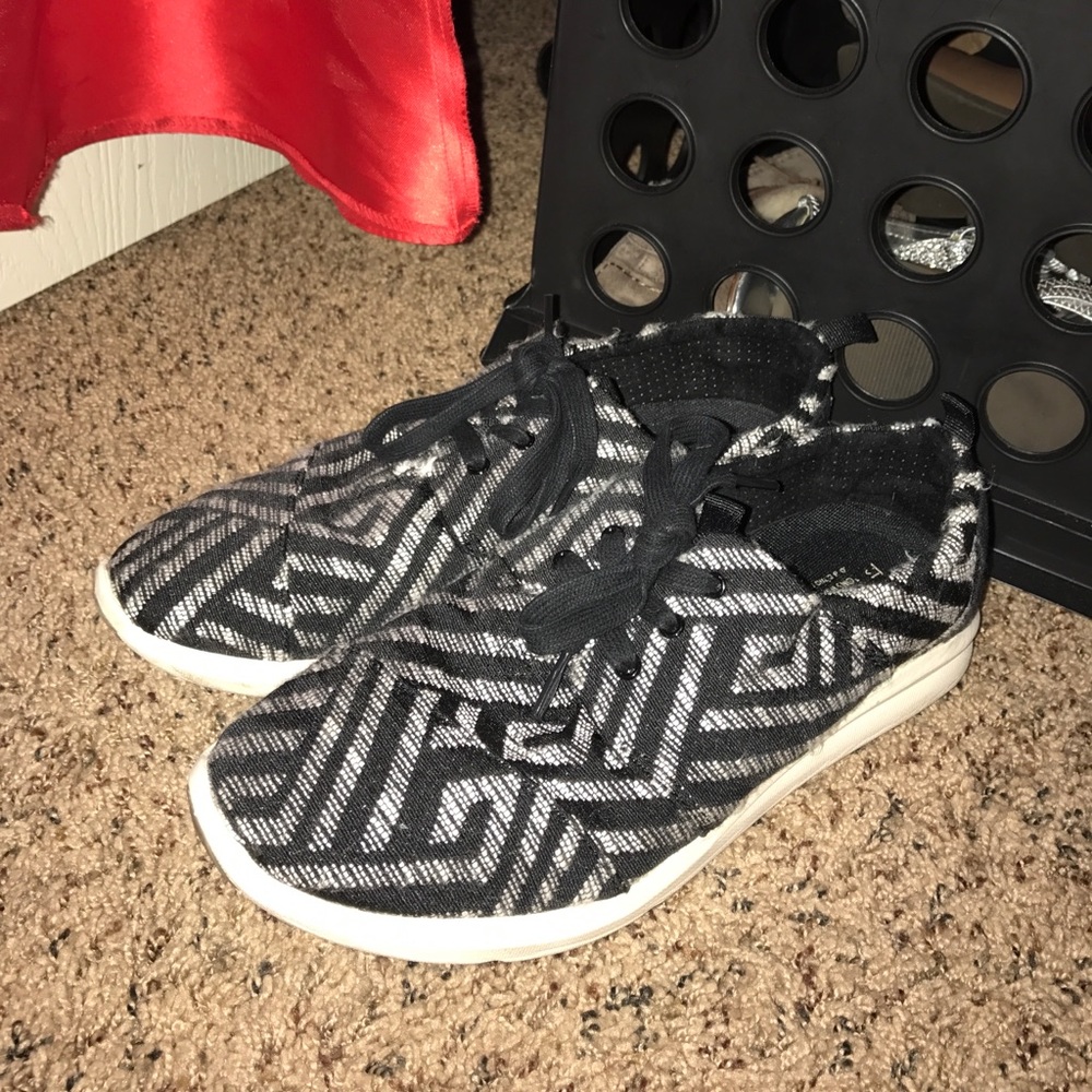 Tom Tribal Print Tennis Shoes