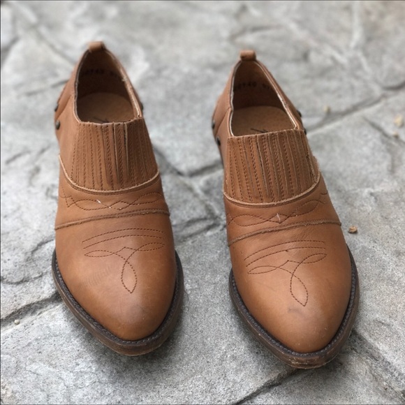 NIB Hand Finished Leather Tan Western Ankle Bootie - Picture 3 of 6