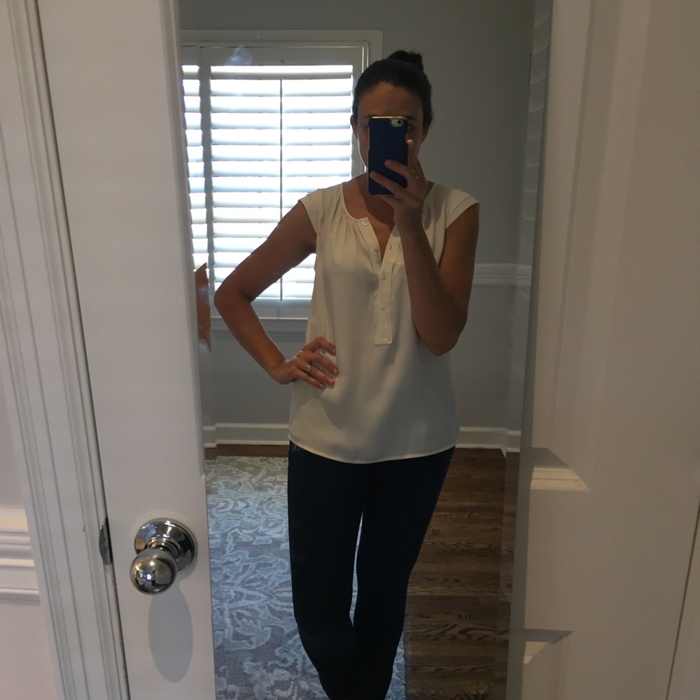 LOFT sz XS cream sleeveless blouse