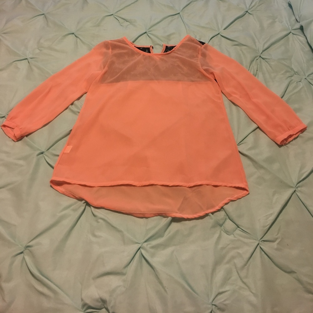 Melon & Back lace chiffon 3/4 sleeve top.