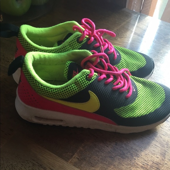 Youth girls (4Y) Nike sneakers - Picture 3 of 5