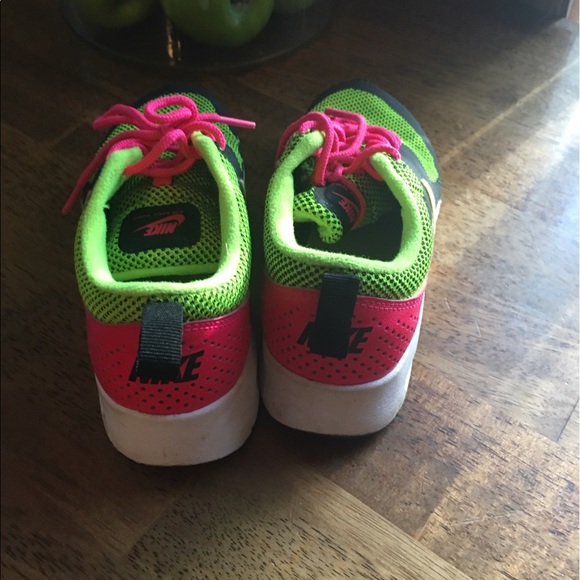 Youth girls (4Y) Nike sneakers - Picture 4 of 5
