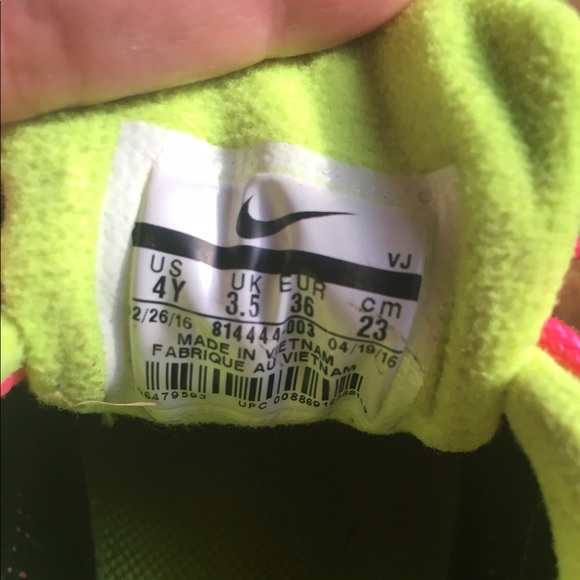 Youth girls (4Y) Nike sneakers - Picture 5 of 5