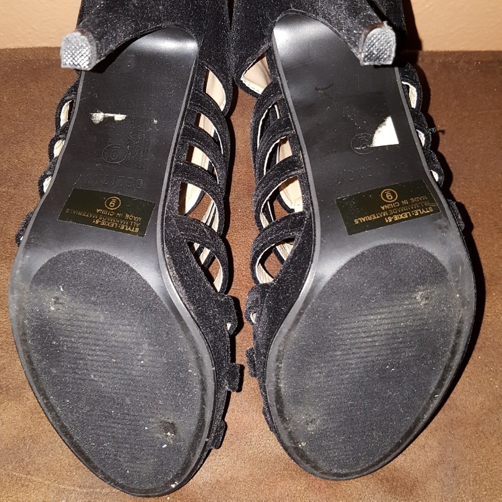 Black  Sandals - Picture 4 of 4