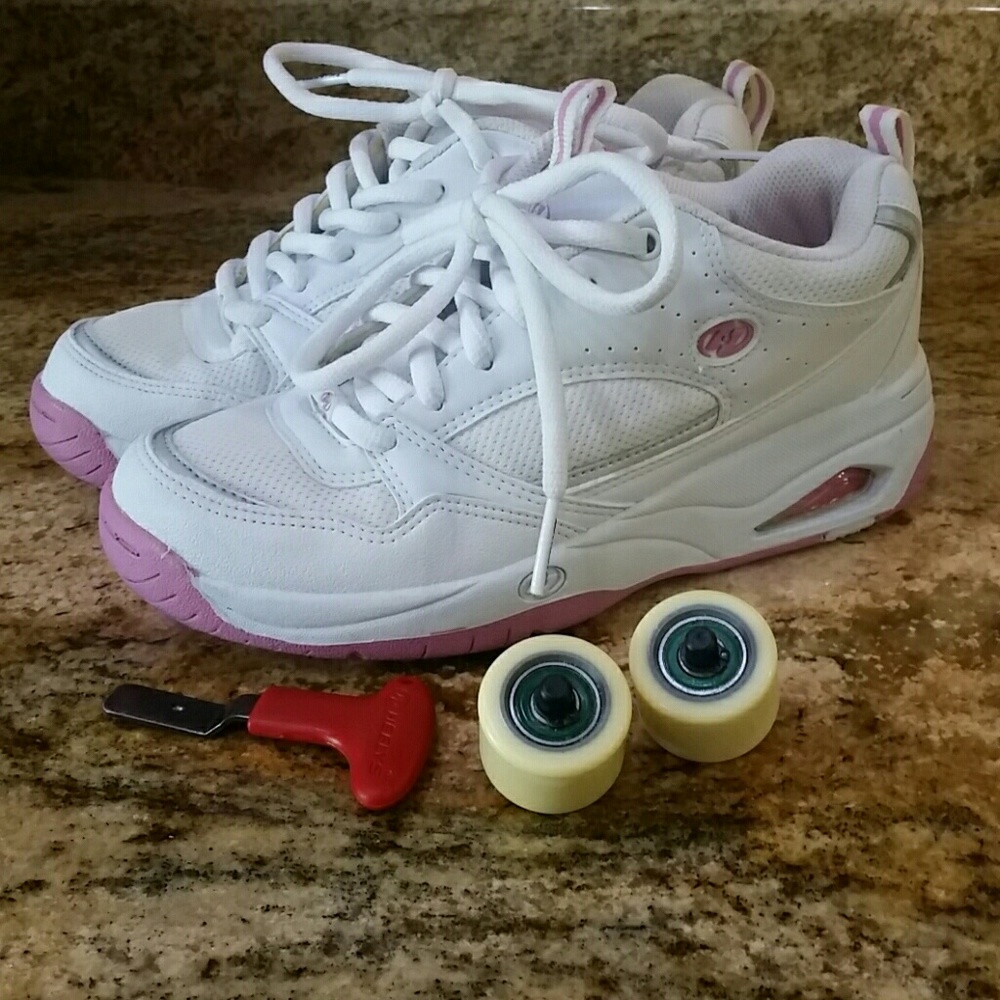24 Hour Sale! EUC Heely's White / Pink Shoes