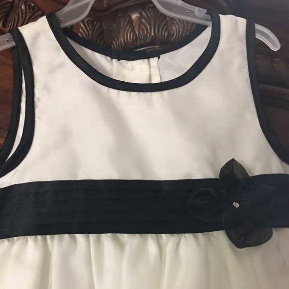 Beautiful girls dress - Picture 2 of 5