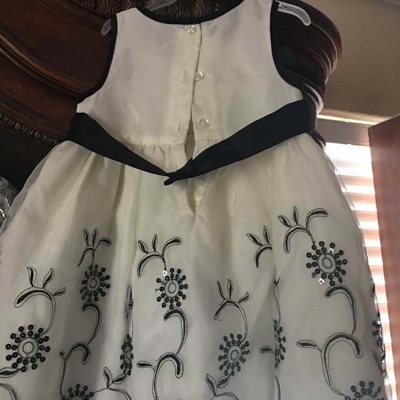 Beautiful girls dress - Picture 4 of 5