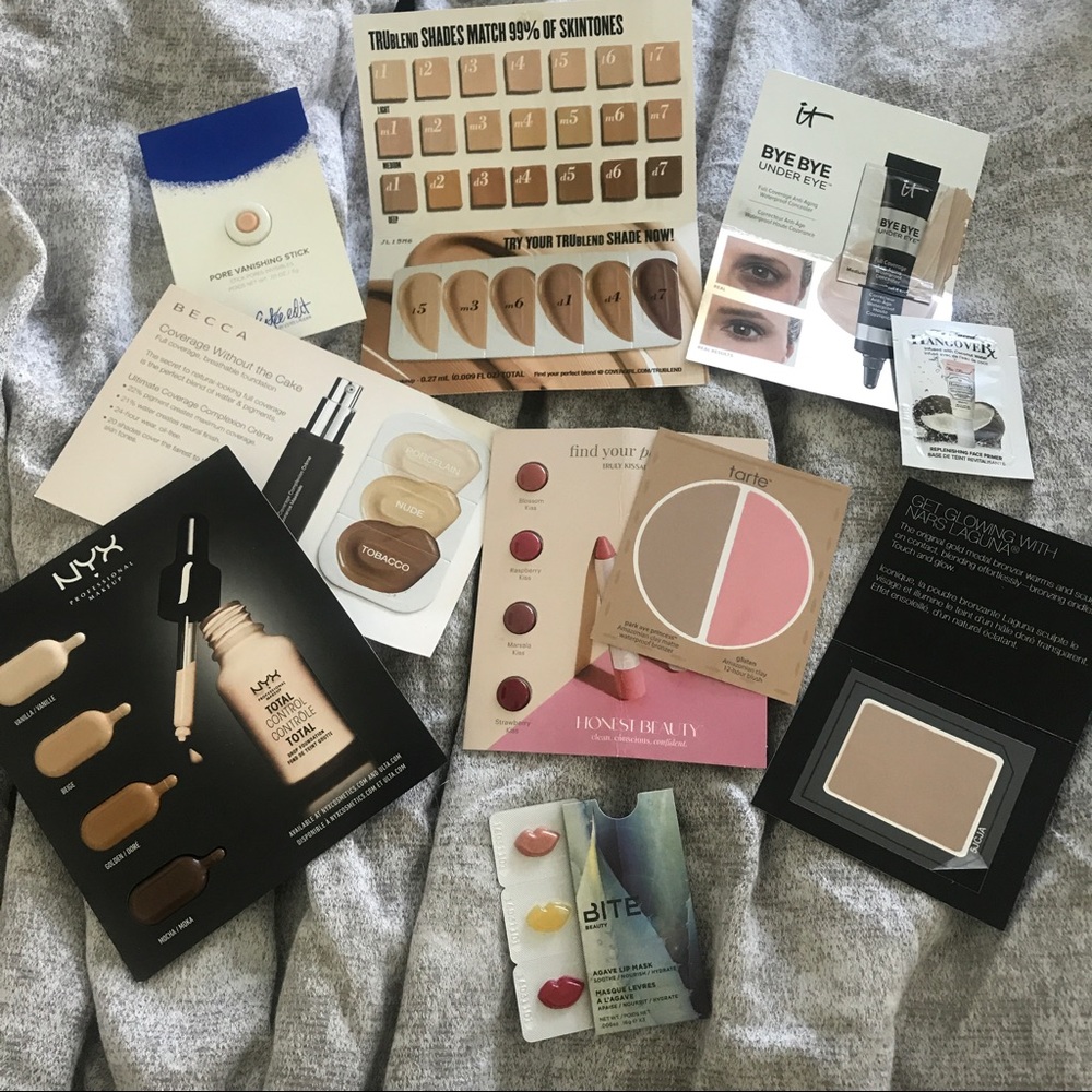 Makeup sample bundle