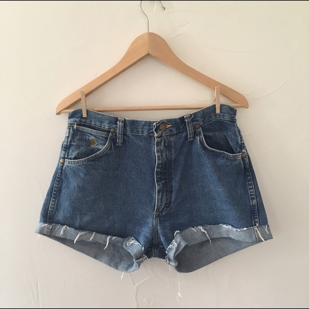 Wrangler High Waisted Shorts - Picture 3 of 4
