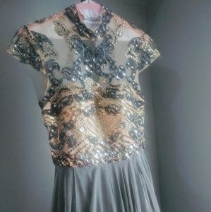 {Sherri Hill} Beautifully Beaded High neck Gown 💃