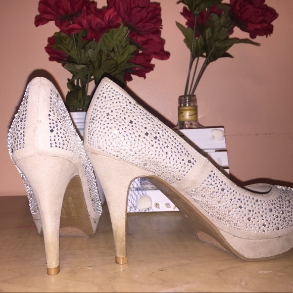 Heels - Picture 2 of 3