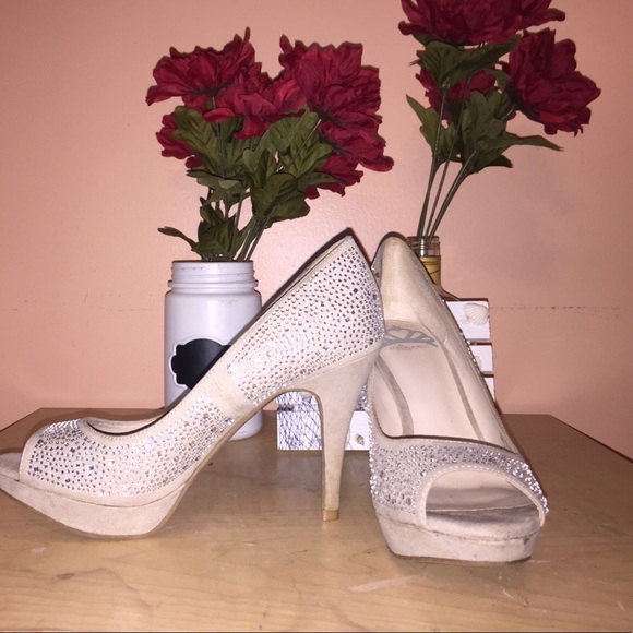 Heels - Picture 3 of 3