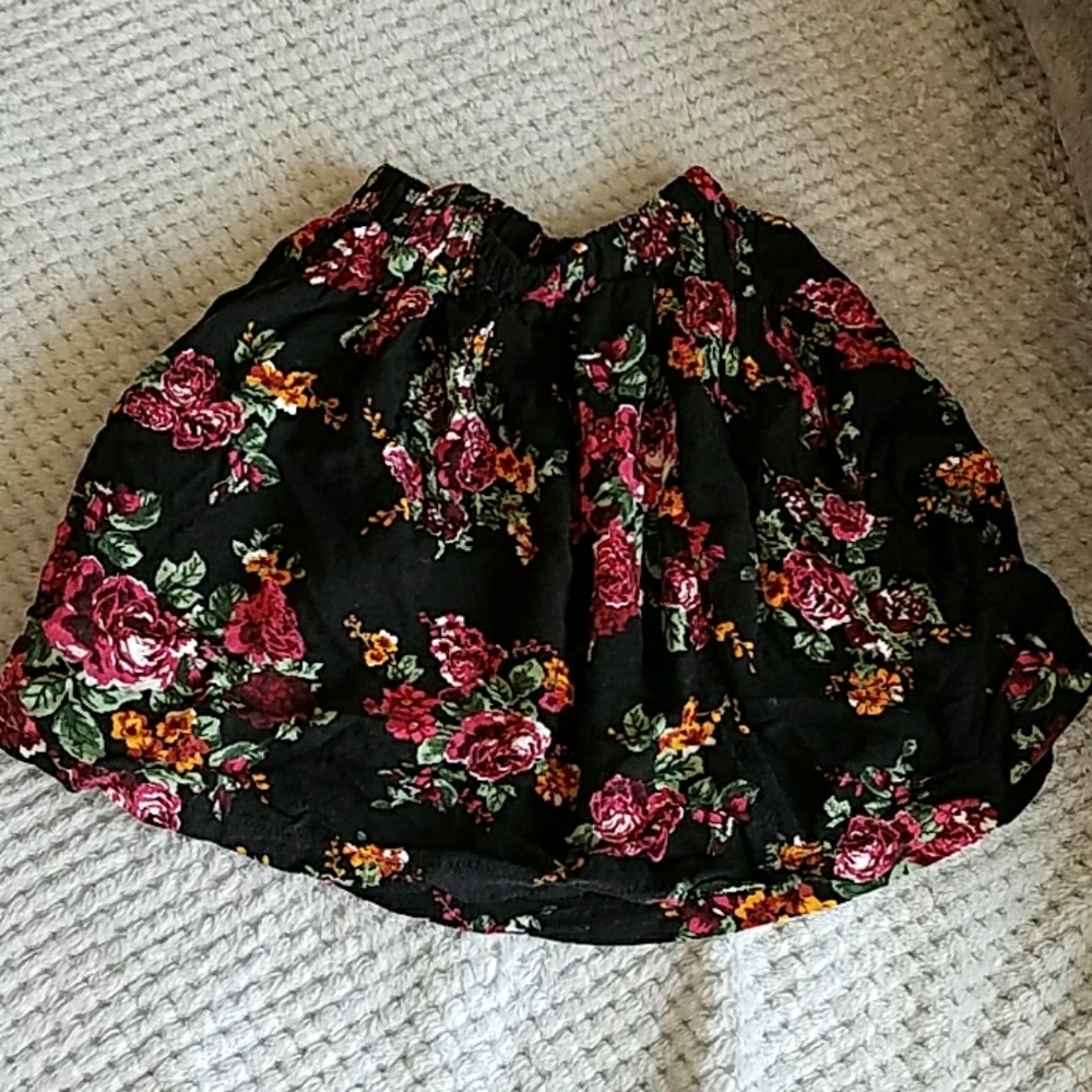 Red/black Flowy skirt