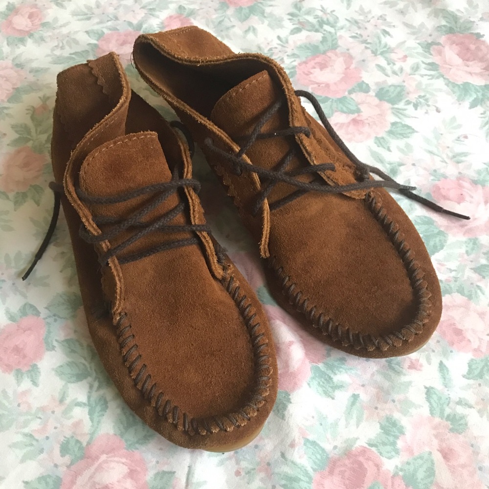 ✨Minnetonka Moccasins ankle booties size 8!✨
