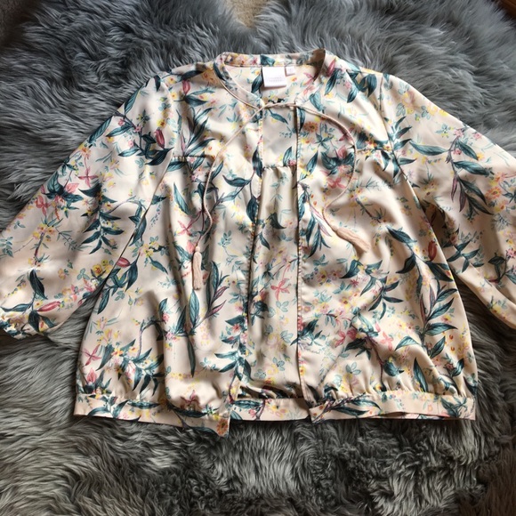 LC Lauren Conrad Tops - Lauren Conrad Blouse with Tie at Top Size Large
