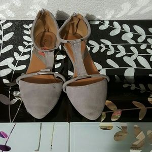 Grey pointy flats