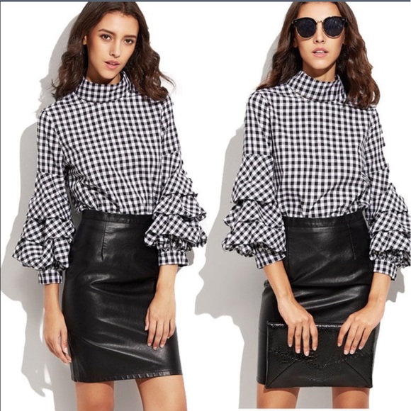 LAST ONE‼️"GIGI" black gingham top w/puffy sleeves - Picture 2 of 4