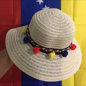 Tricolor pompoms Hat