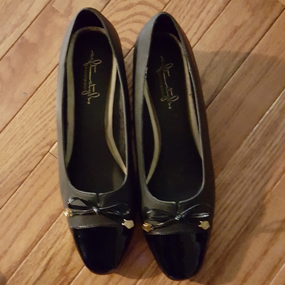 BEAUTIFUL CLASSIC SHOES