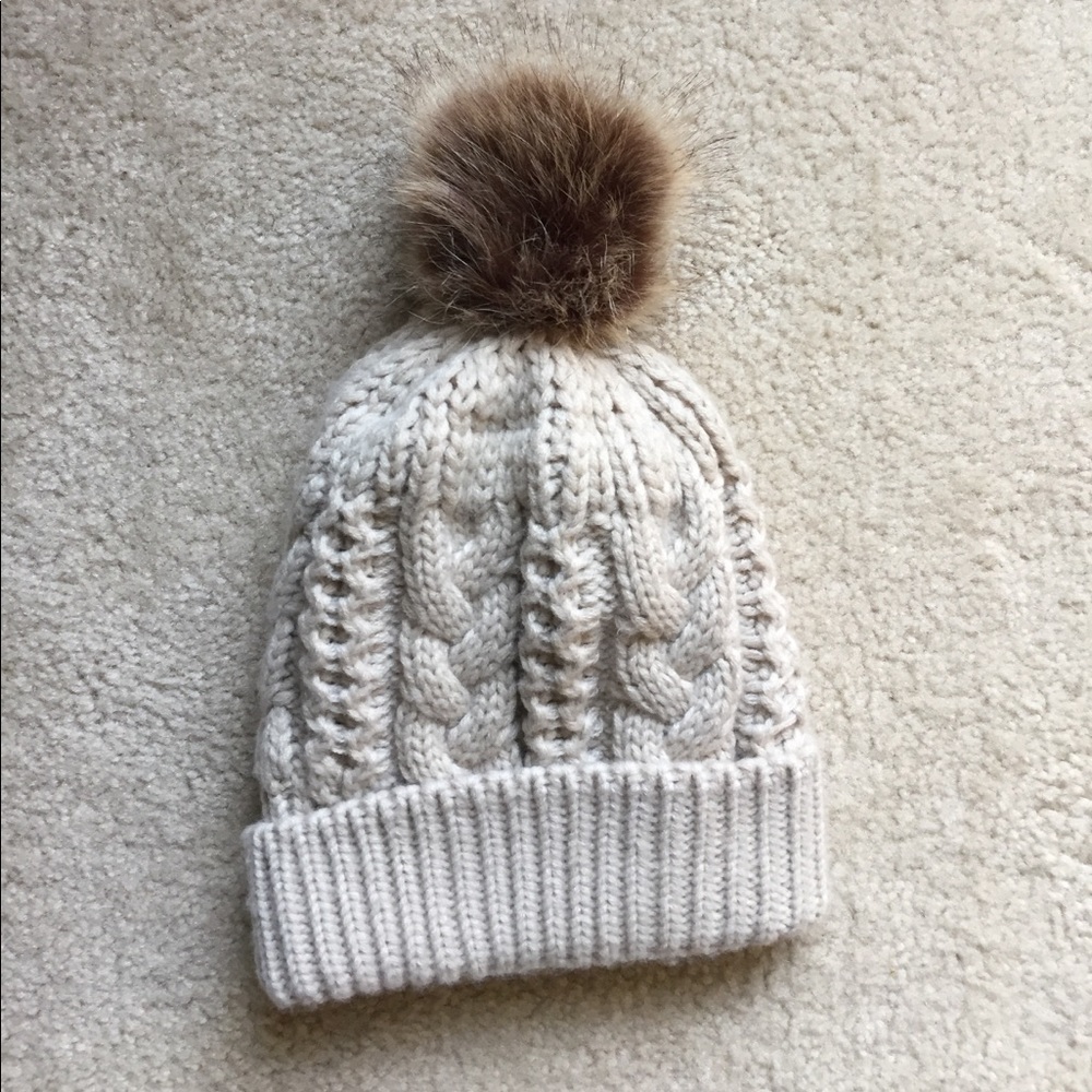 URBAN OUTFITTERS BEANIE