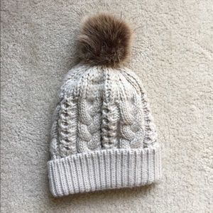 URBAN OUTFITTERS BEANIE