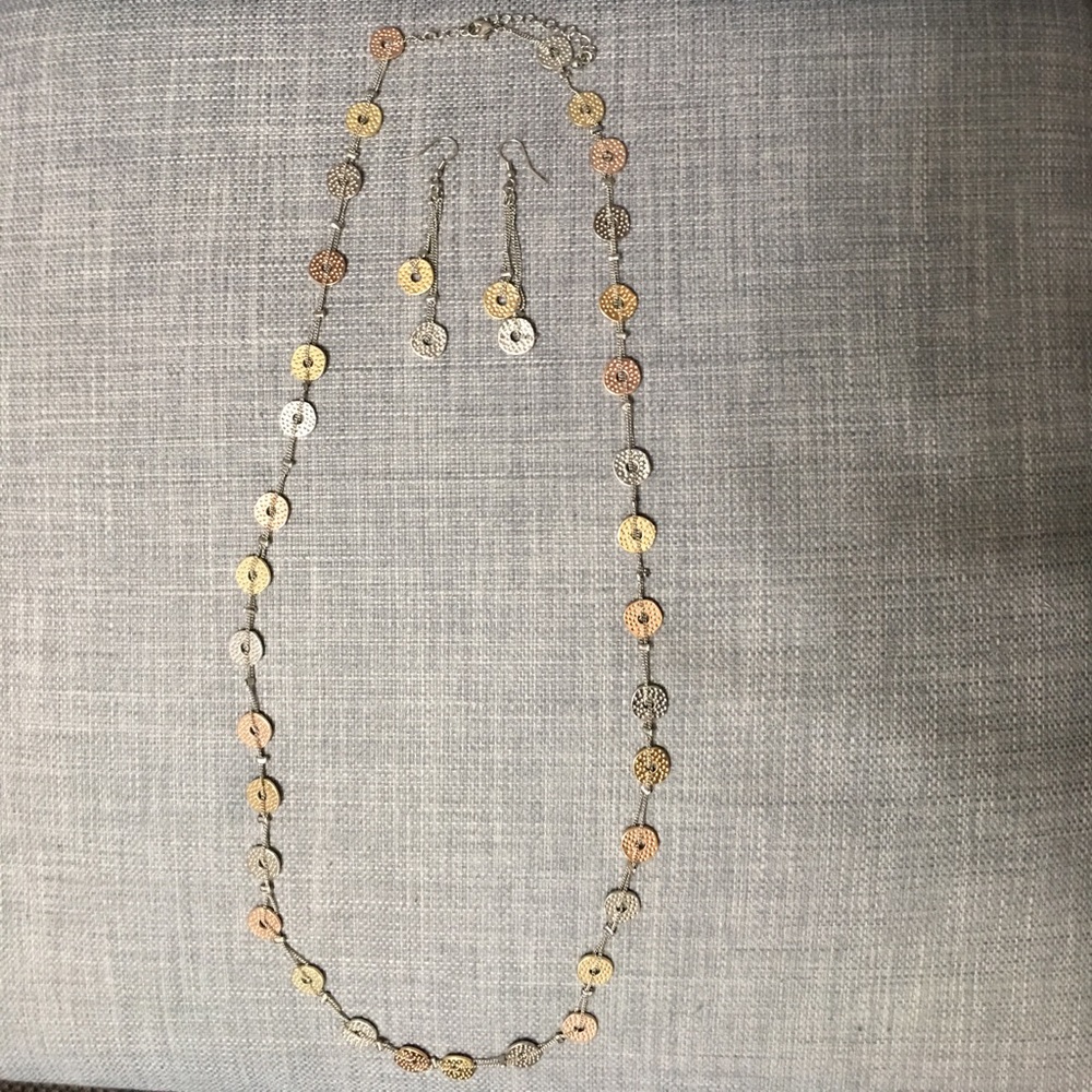 Metal necklace and earrings set