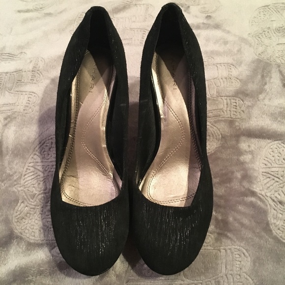 Tahari Black Sophia Platform Pumps - Picture 2 of 5