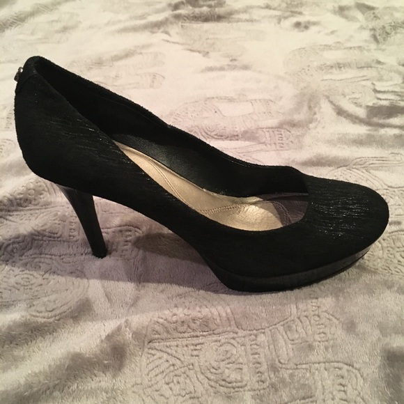 Tahari Black Sophia Platform Pumps - Picture 3 of 5