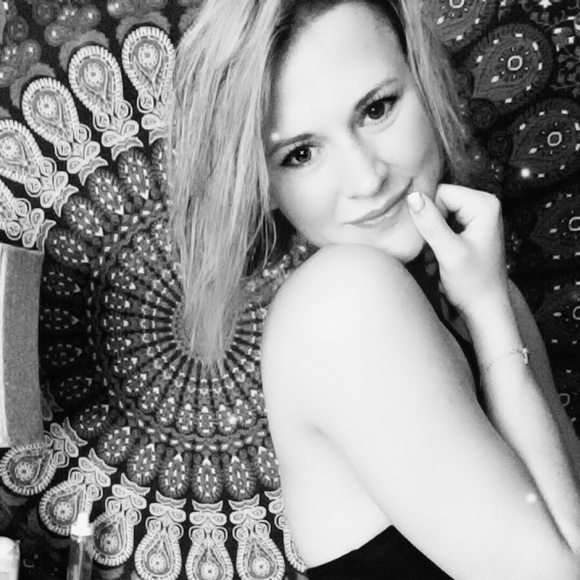 Meet your Posher, Kaleen - Picture 3 of 6