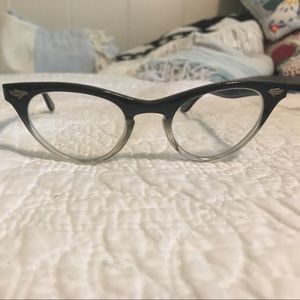 Black vintage cat eye frames