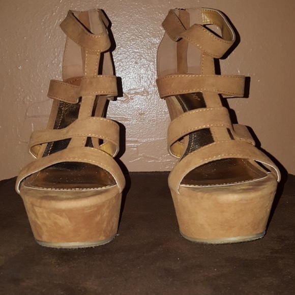 Cute Platform Wedges - Picture 2 of 5