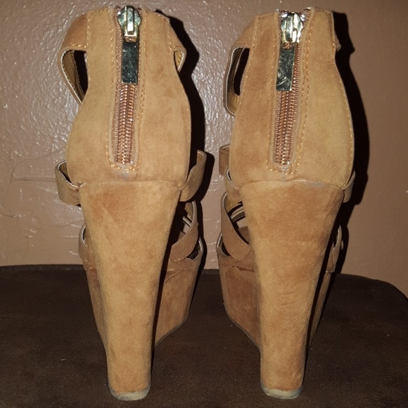 Cute Platform Wedges - Picture 3 of 5