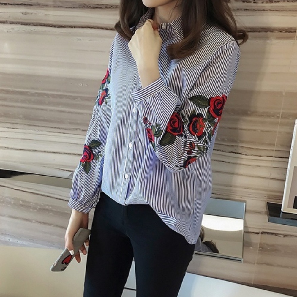 50% OFF BUNDLES‼️5⭐️embroidered roses/stripe  top - Picture 2 of 5