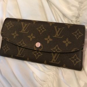 Rose ballerine Louis Vuitton Emilie wallet