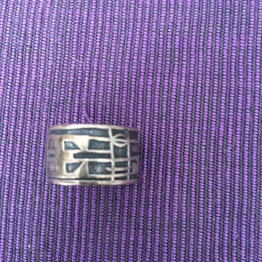 Silver ring, size 7 - Picture 2 of 3