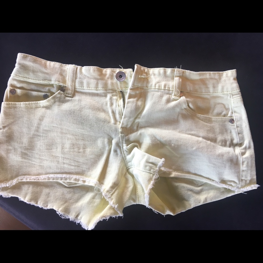 Refuge jean shorts. Pale yellow color