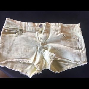 Refuge jean shorts. Pale yellow color