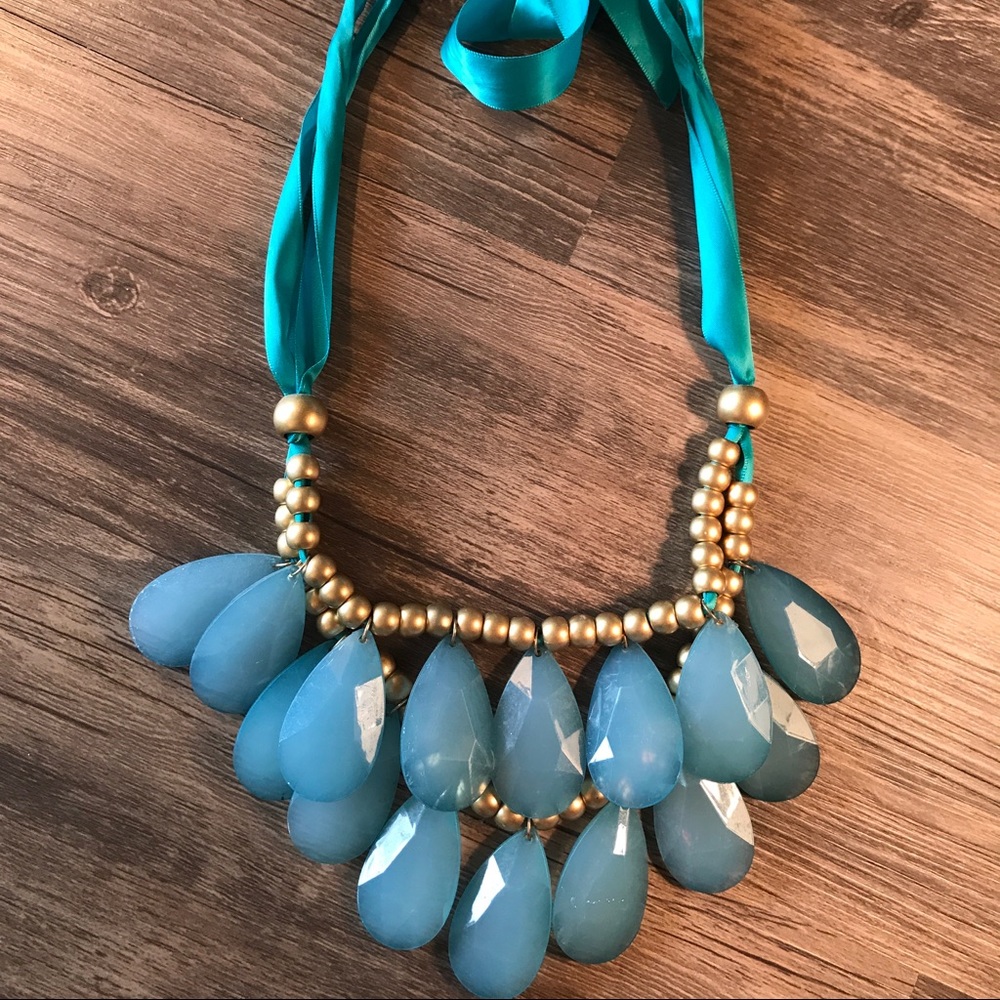 💙 Blue chunky statement necklace!
